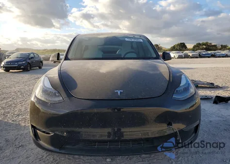 2024 Tesla Model Y z USA, uszkodzony, nr VIN 7SAYGDEF0RF020074